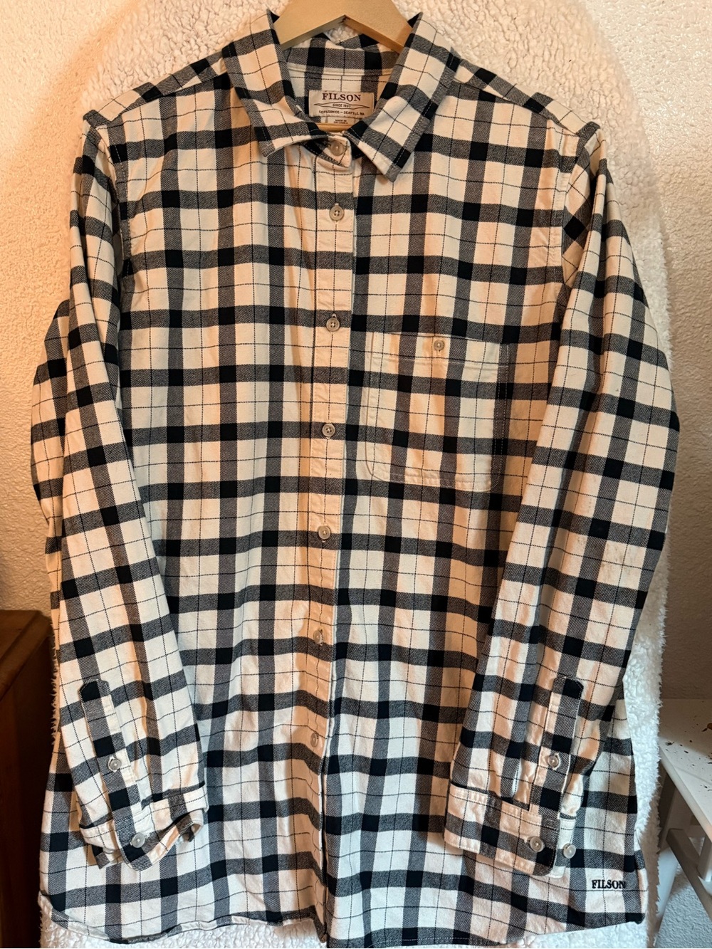 Filson Women’s “Alaskan Guide” Flannel Shirt Black-and-white plaid print XXL